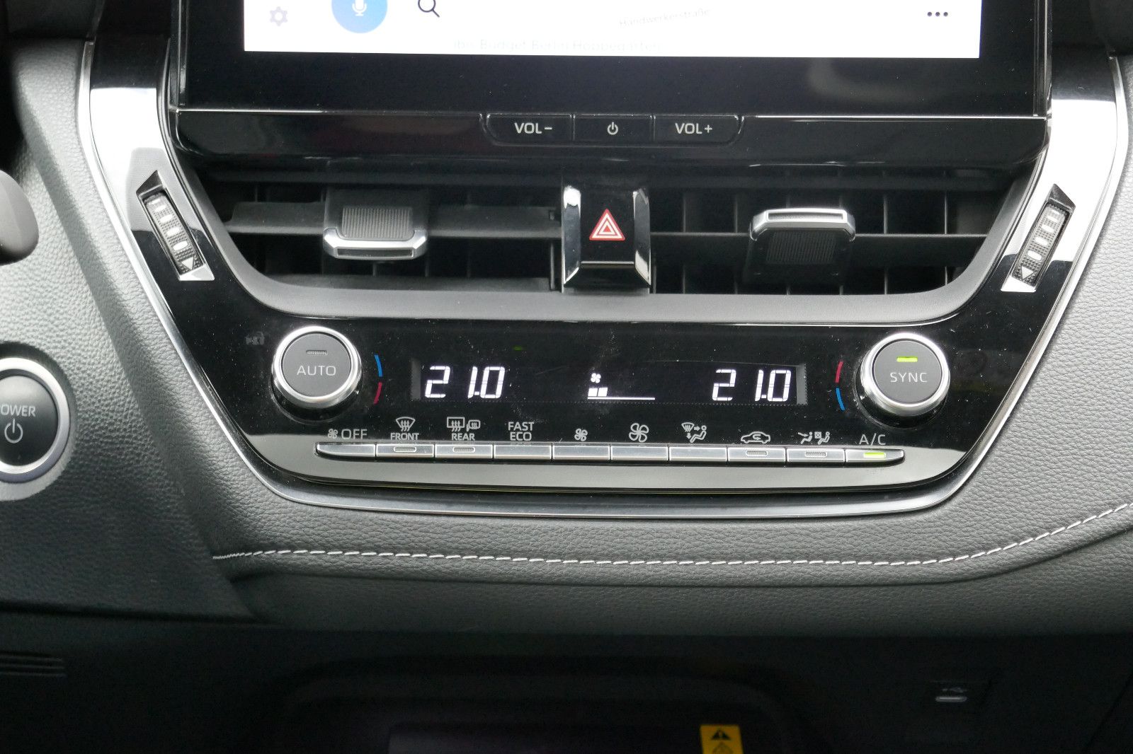 Toyota Corolla 2.0 Hybrid Lounge - Samsaru's Car Outlet