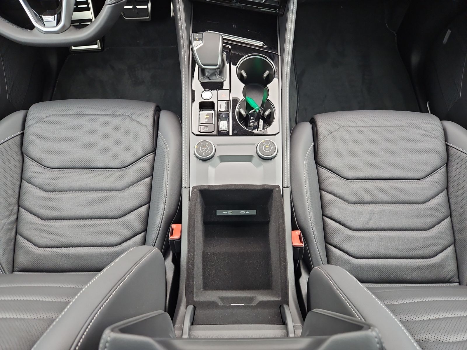Volkswagen Touareg R-Line Black Style 3.0 TDI 4Motion AHK N
