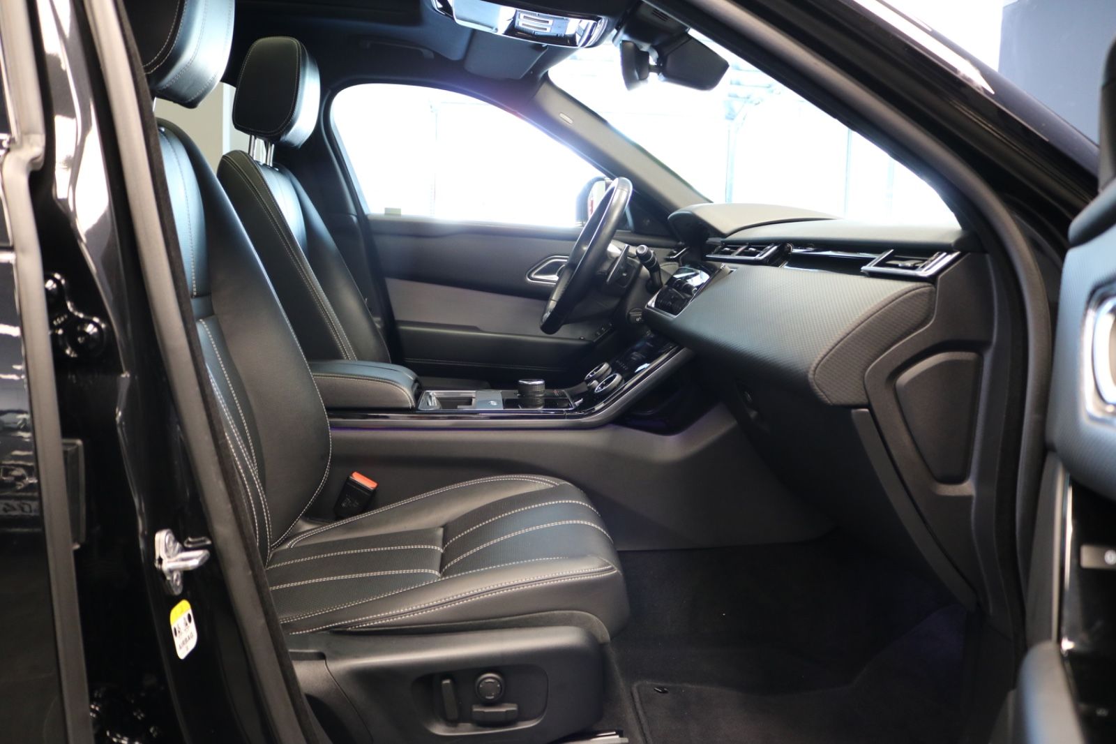 Range Rover Velar R-Dynamic - Samsaru's Car Outlet