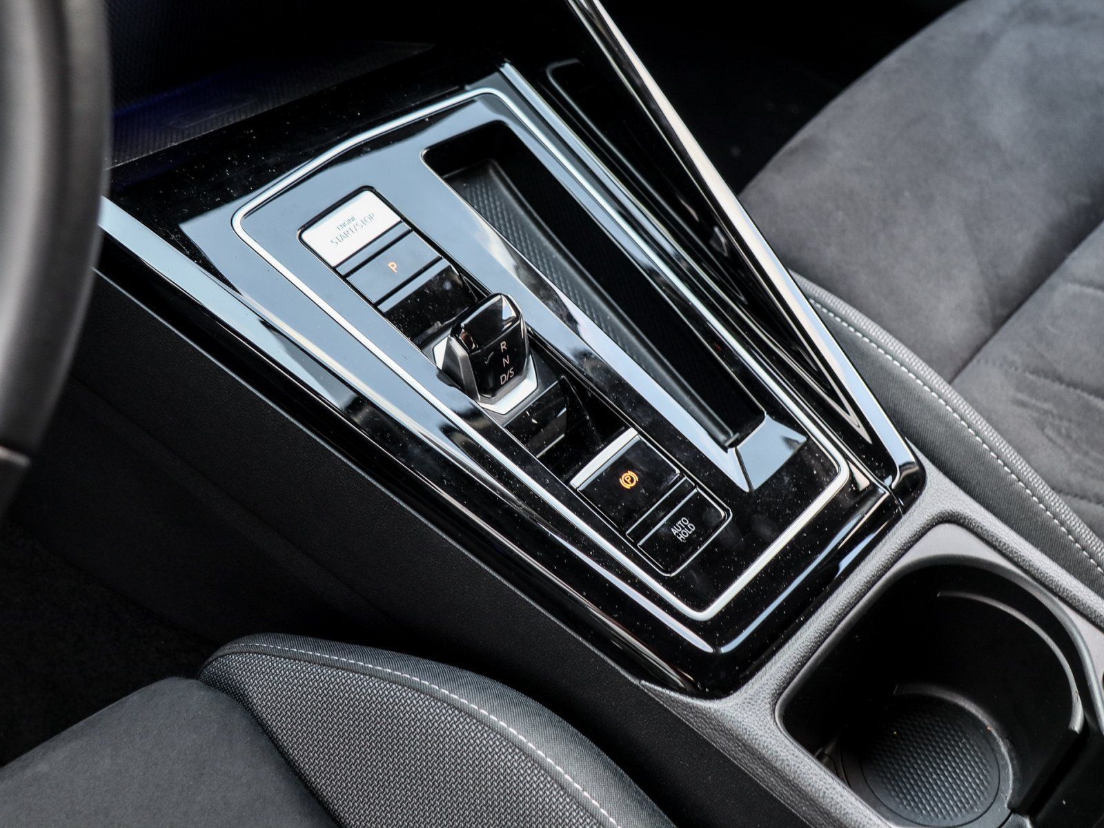 Volkswagen Golf Style 2.0 TDI DSG - Samsaru's Car Outlet