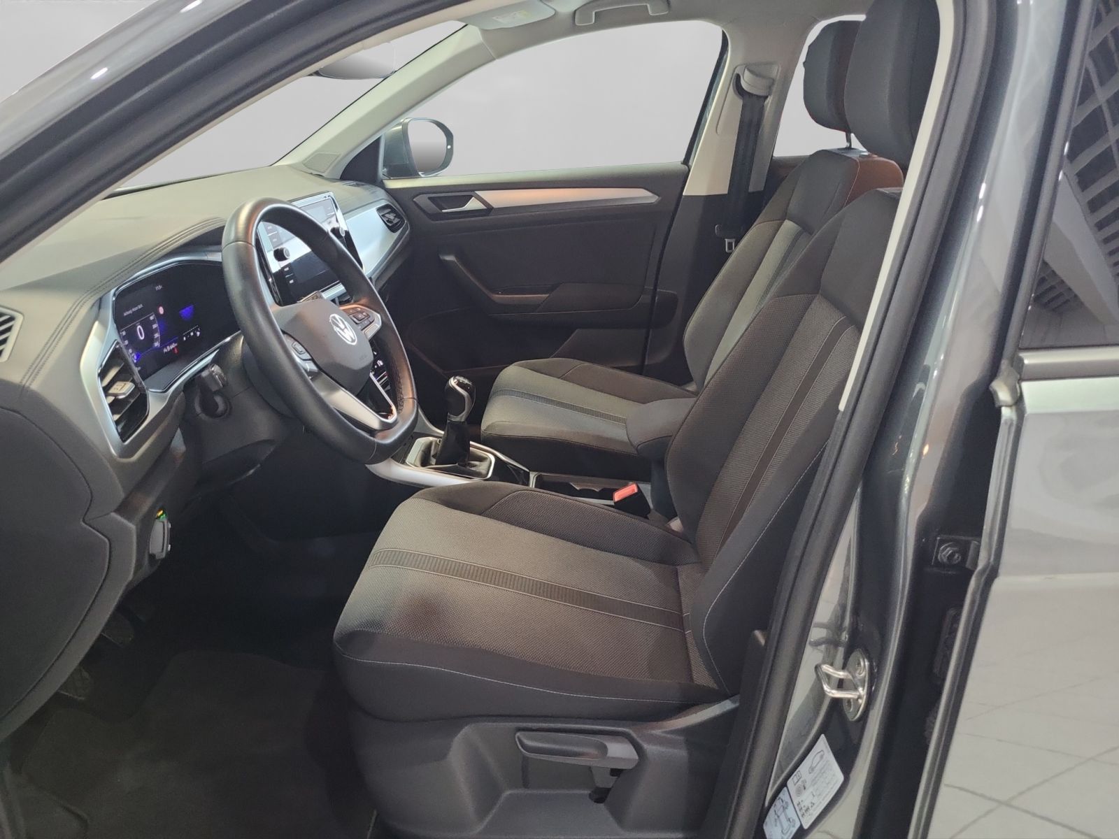 Volkswagen T-Roc Life 1.0 TSI - Samsaru's Car Outlet