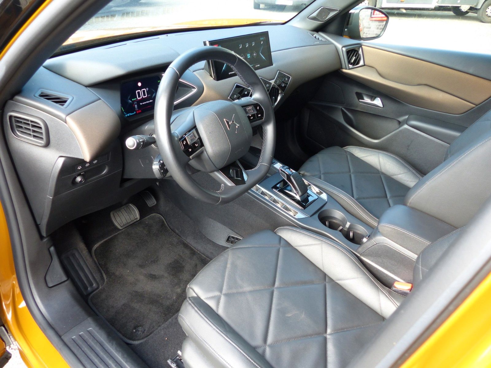 DS Automobiles DS 3 Crossback E-Tense Grand Chic - Samsaru's Car Outlet