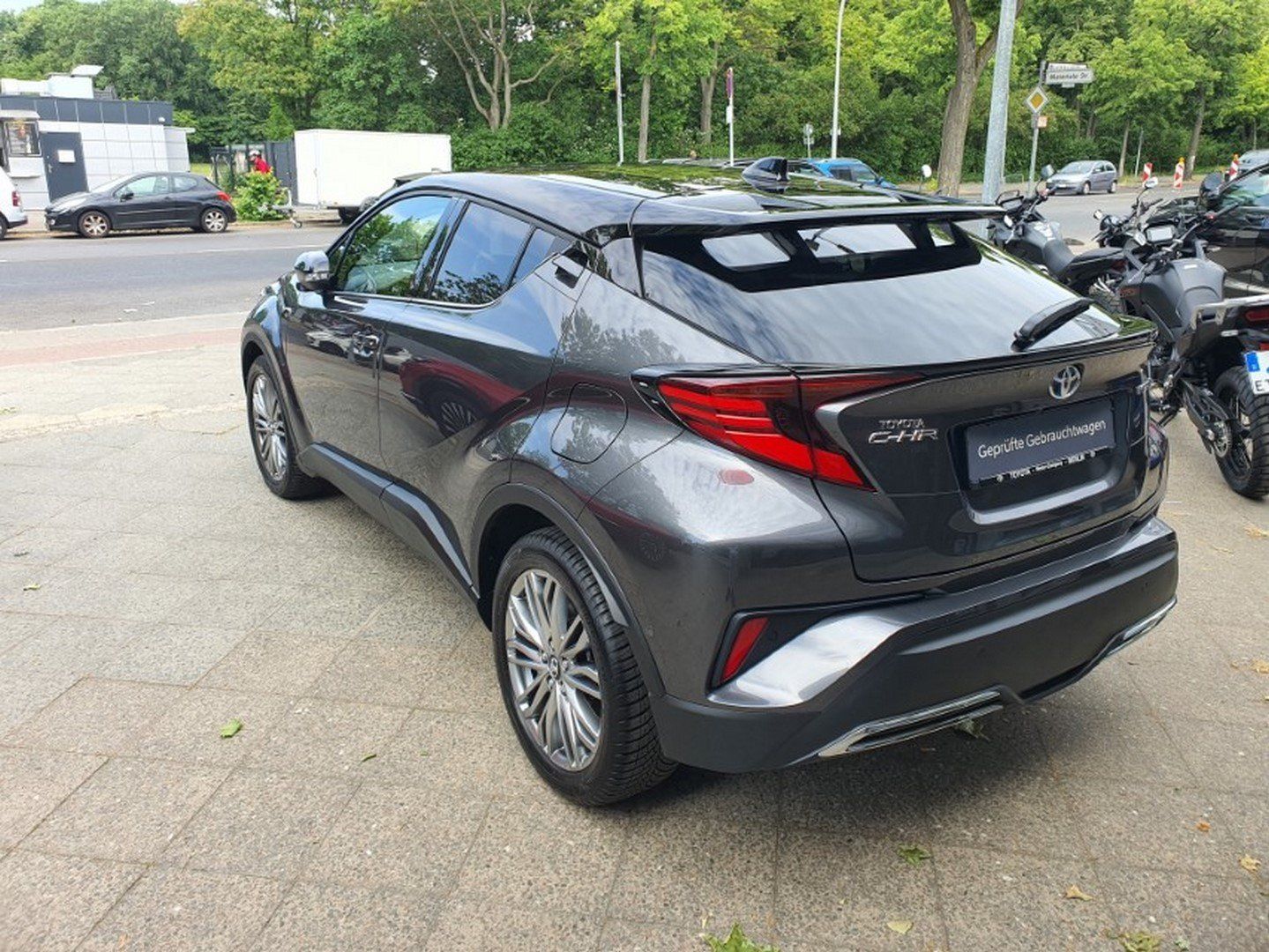 Toyota C-HR 2.0 Hybrid Lounge - Samsaru's Car Outlet