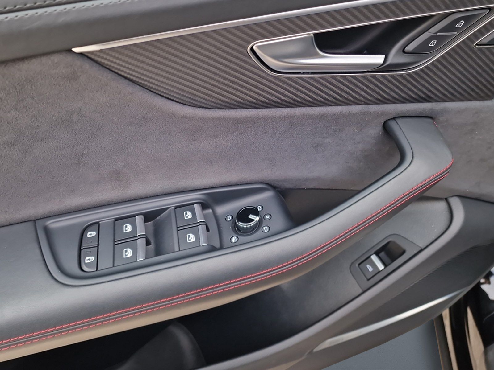 Audi RS Q8 HD-MATRIX Keramik Pano 305km/h RS-AGA 23"