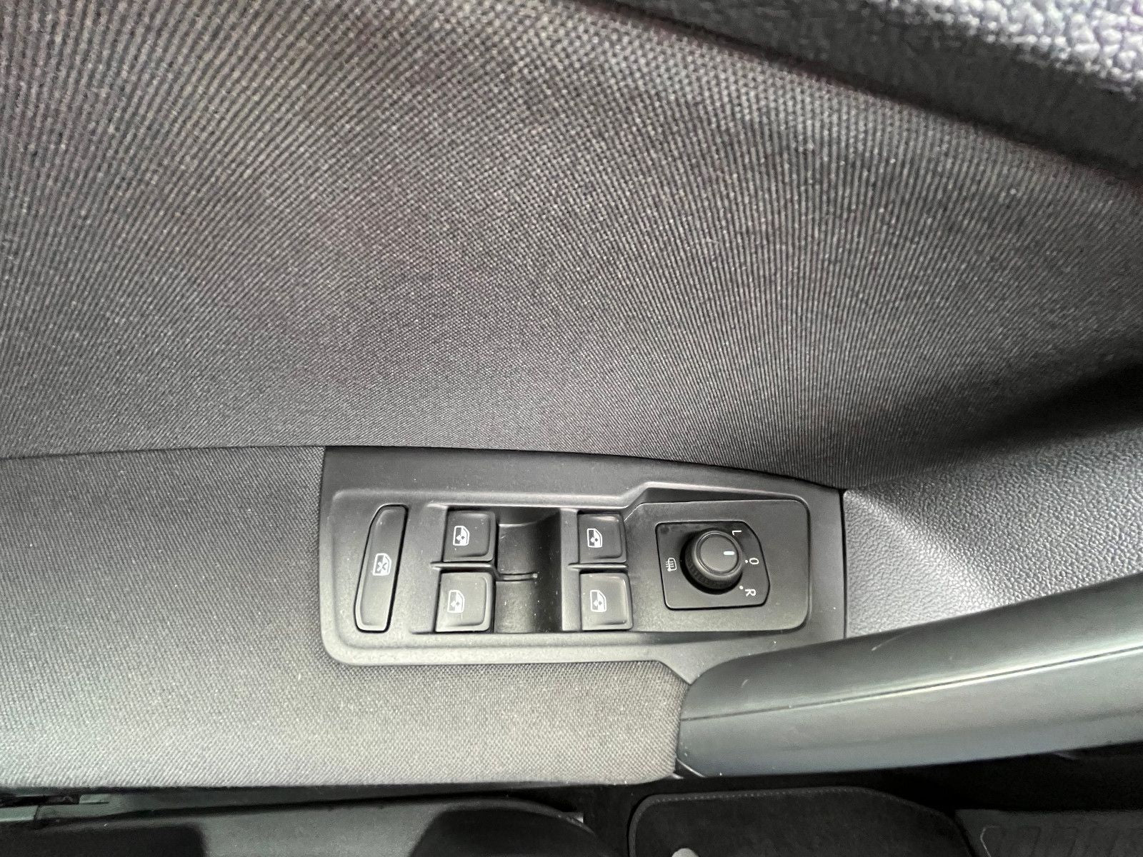 Volkswagen Tiguan Life - Samsaru's Car Outlet