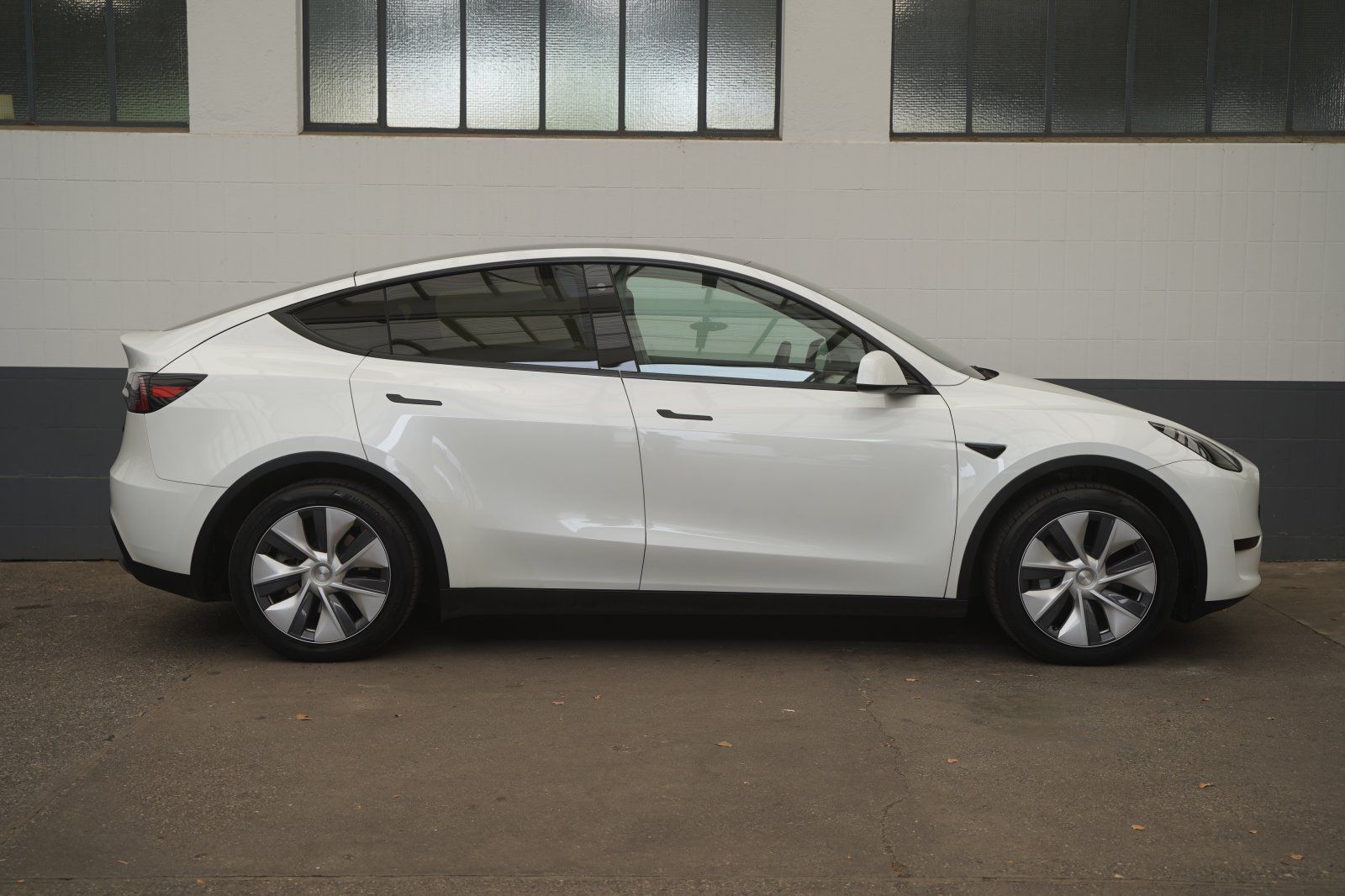 Tesla Model Y Standard Range RWD *1. Hand*unfallfrei*