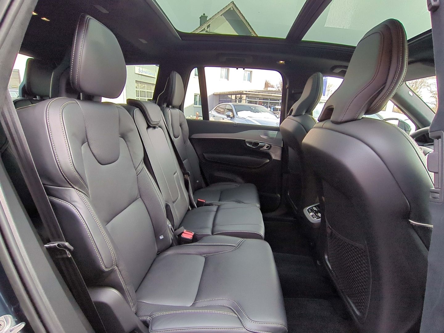 Volvo XC90 Ultimate Dark B5 AWD HUD B&W Luftf Pano AHK