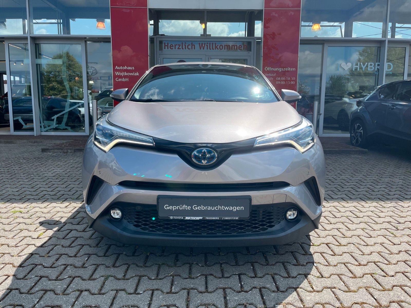 Toyota C-HR Hybrid - Samsaru's Car Outlet