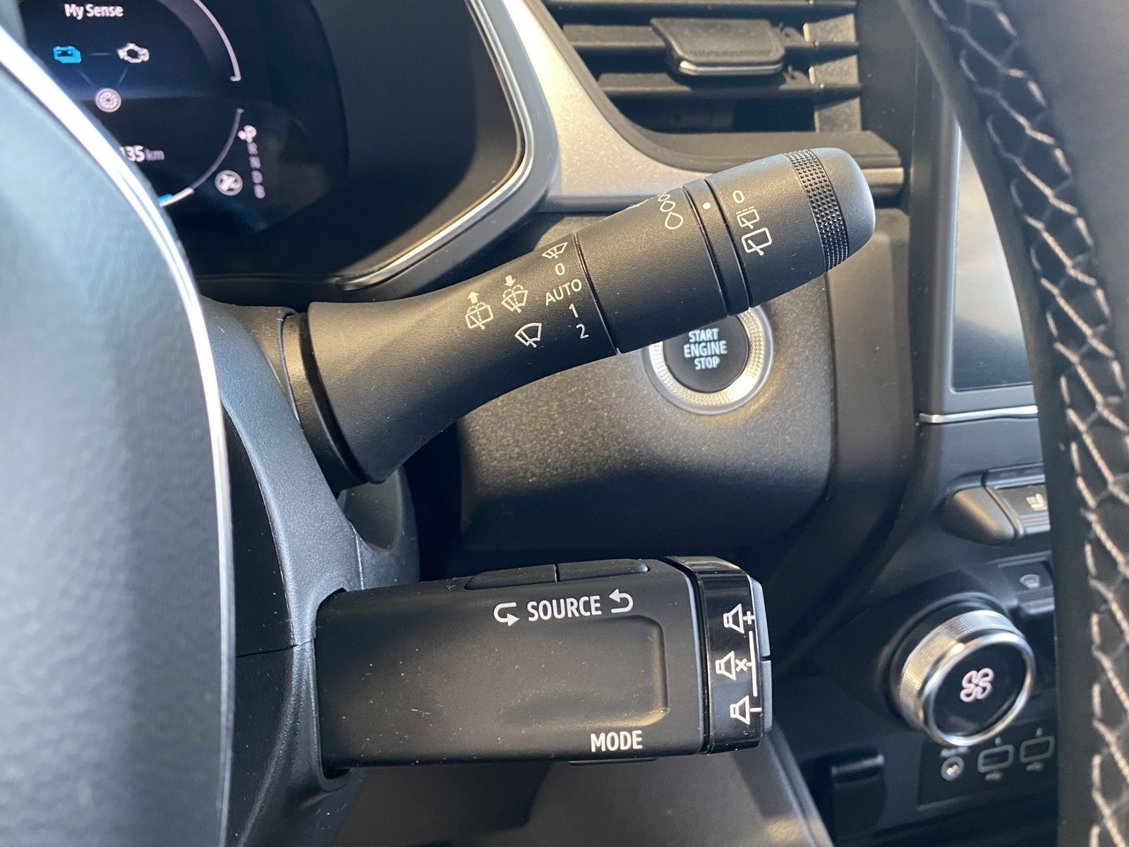 Renault Captur BUSINESS EDITION E-TECH Plug-in - Samsaru's Car Outlet