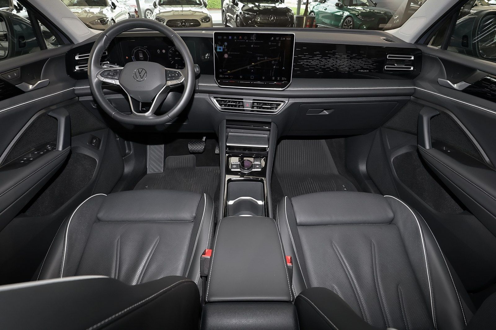 Volkswagen Tiguan AHK+ACC+KAMERA+TOTWINKEL+CARPLAY+LED+18"