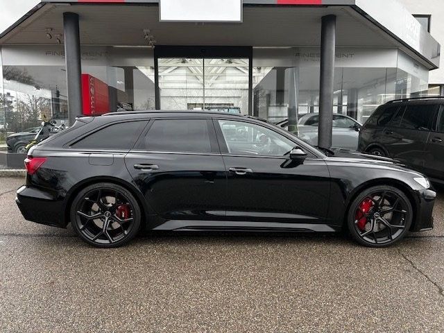 Audi RS6 Performance/Black-Red/22"/Pano/B&O