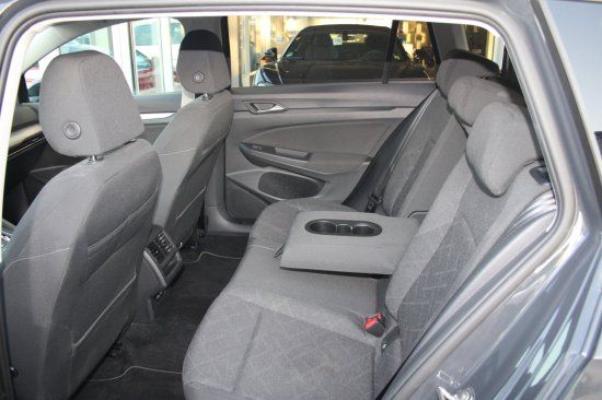 Volkswagen Golf VIII Variant 1.5 eTSI Life DSG - Samsaru's Car Outlet