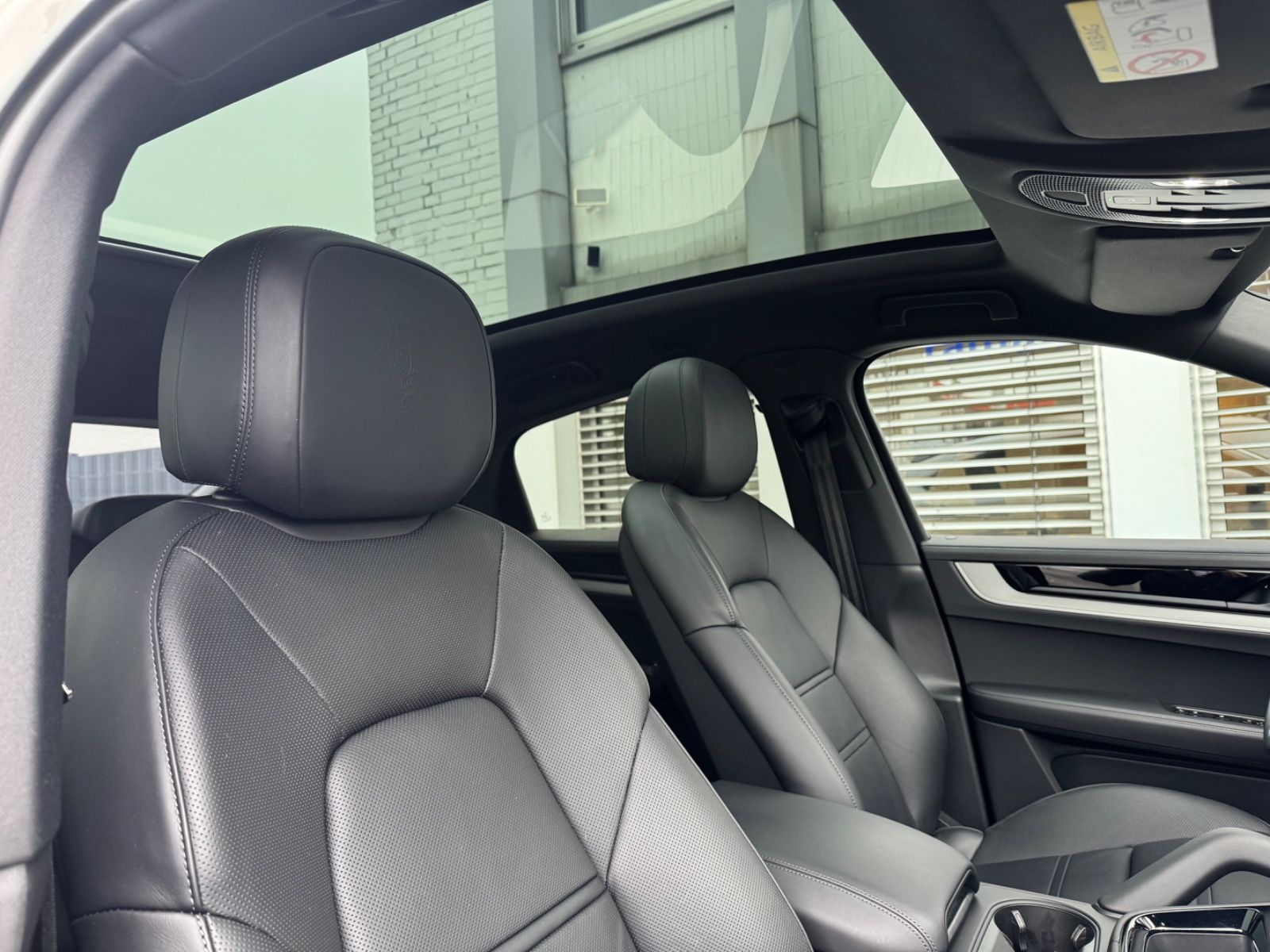 Porsche E-Hybrid Coupé INNODRIVE-LUFTF-PANO-MASSAGE-VOLL