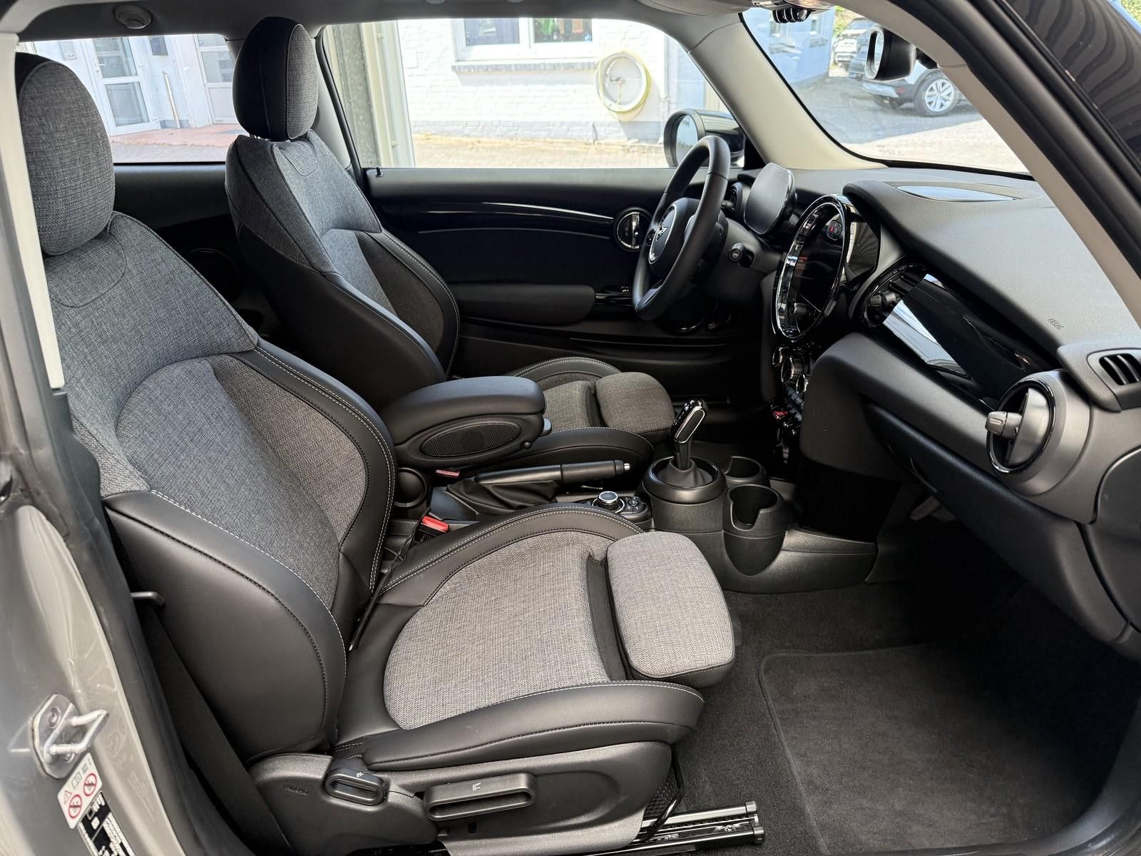 MINI Cooper Sport Resolute Edition - Samsaru's Car Outlet