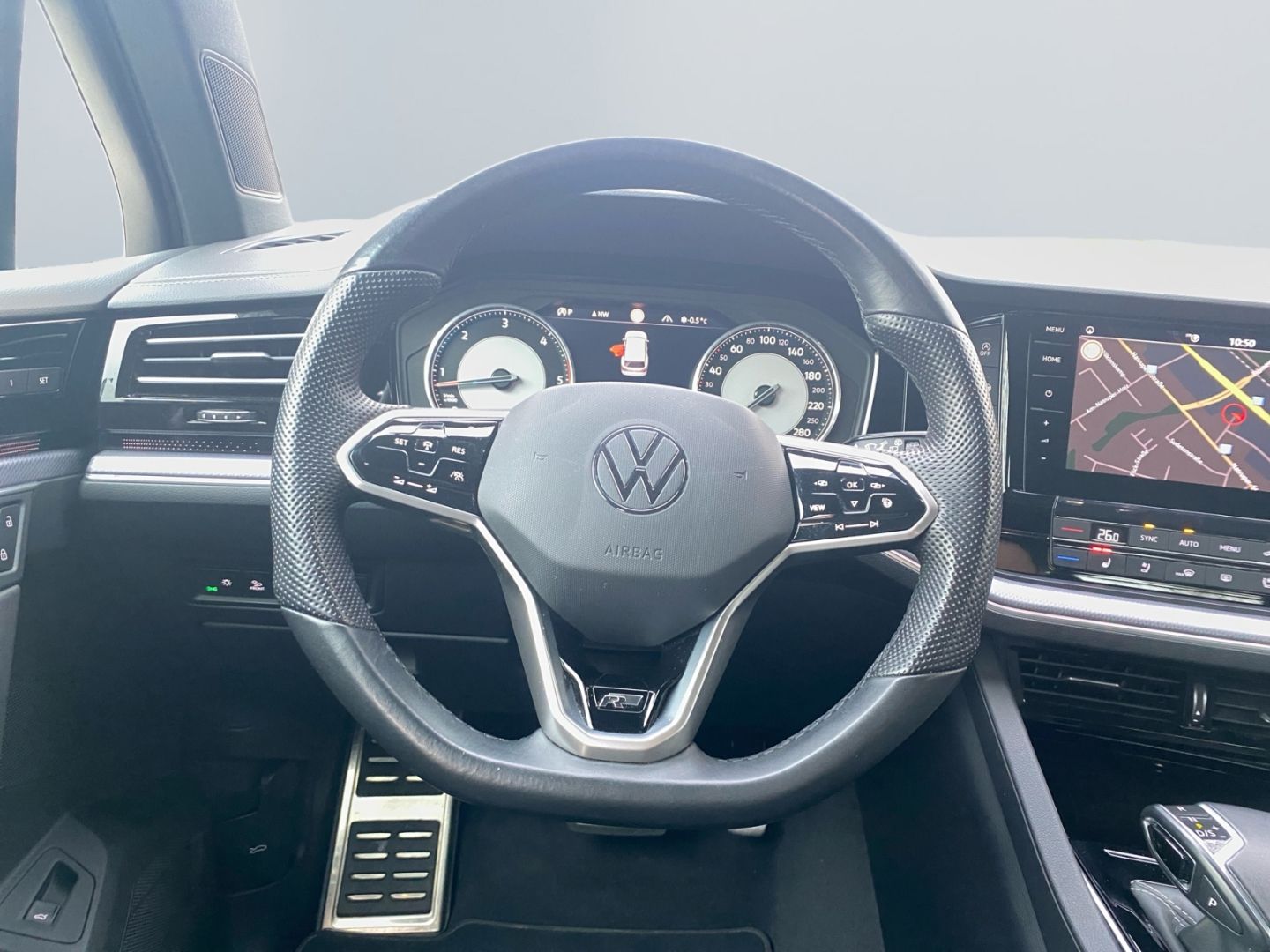 Volkswagen Touareg 3.0 V6 TDI 4M R-Line - Samsaru's Car Outlet