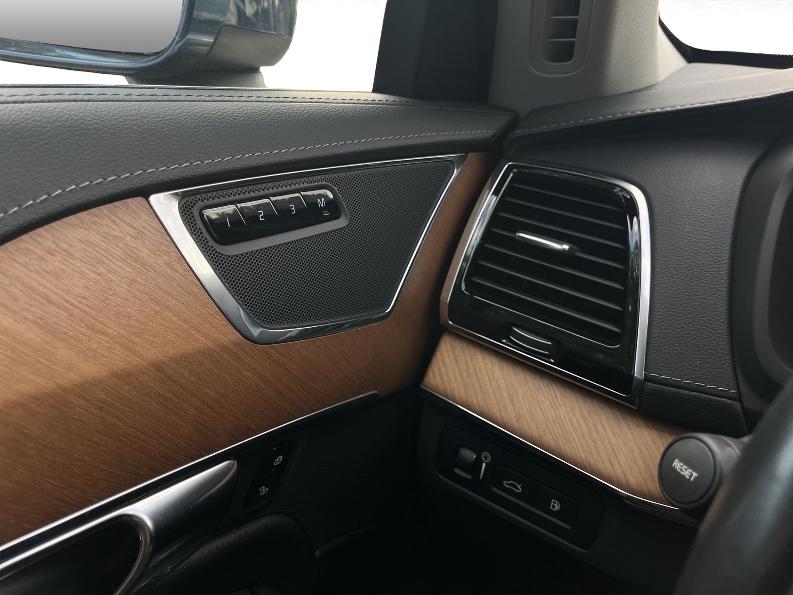 Volvo XC90 Plus Bright 8G Recharge Plug-In Hybrid AWD