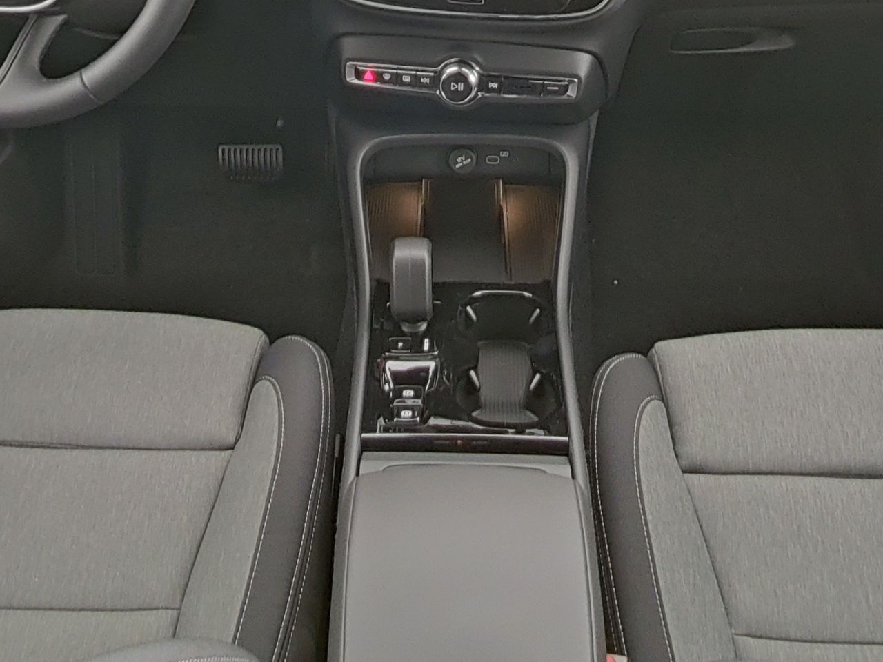 Volvo XC40 B3 Plus Dark 2WD !!!ACC+PIXEL-LED+FSH!!!