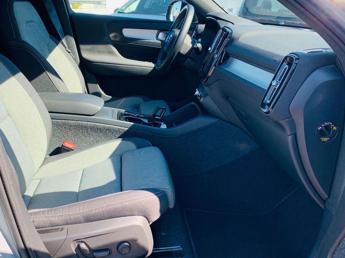 Volvo XC40 B4 B Pl. Dark - Samsaru's Car Outlet