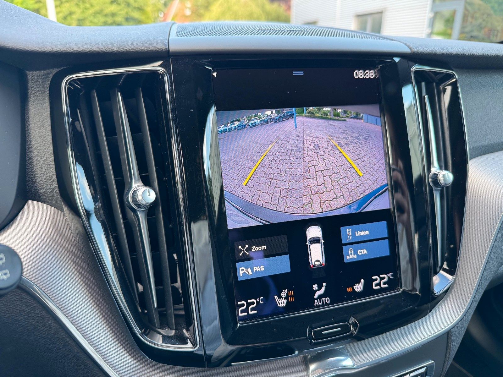 Volvo XC60 B5 D AWD R-DESIGN - Samsaru's Car Outlet