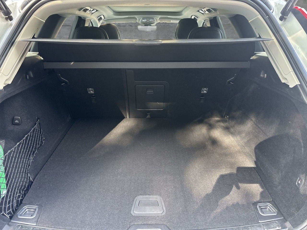 Volvo XC60 T6 AWD Plus Dark Plug-In - Samsaru's Car Outlet