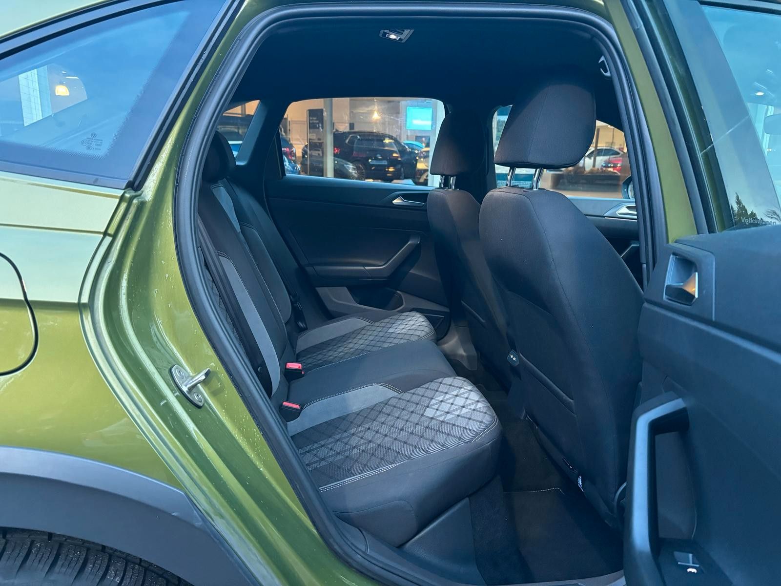 Volkswagen Taigo 1.5 TSI DSG R-Line - Samsaru's Car Outlet
