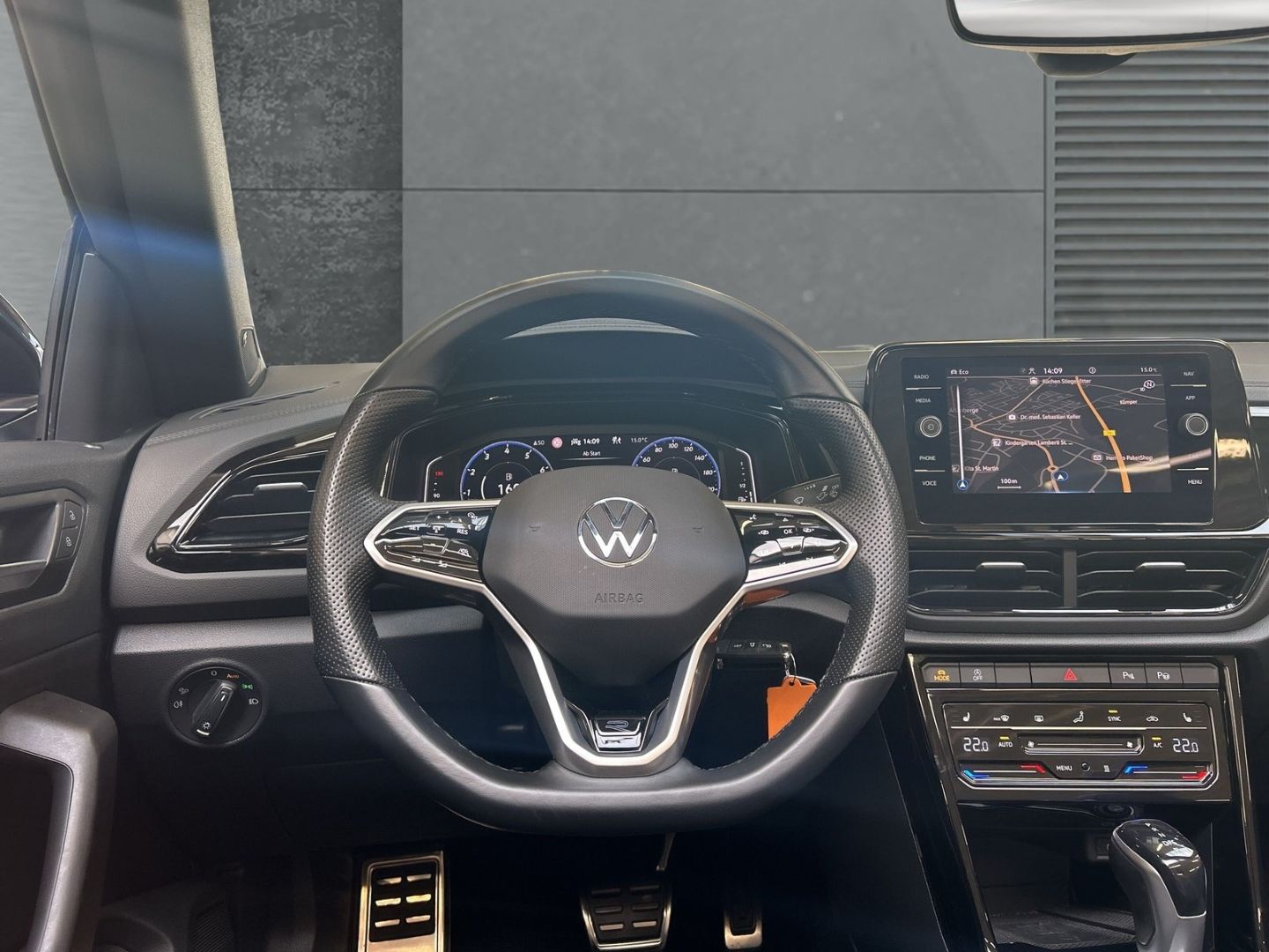 Volkswagen T-Roc 1.5 TSI R-Line Black - Samsaru's Car Outlet