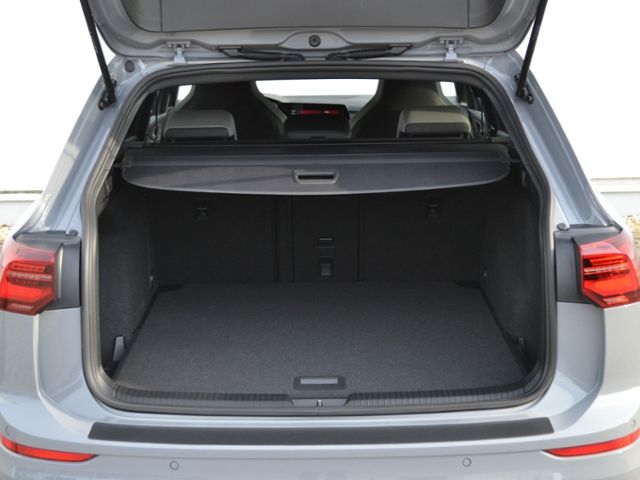 Volkswagen Golf VIII Variant 1.5 eTSI 150 PS DSG R-Line - Samsaru's Car Outlet
