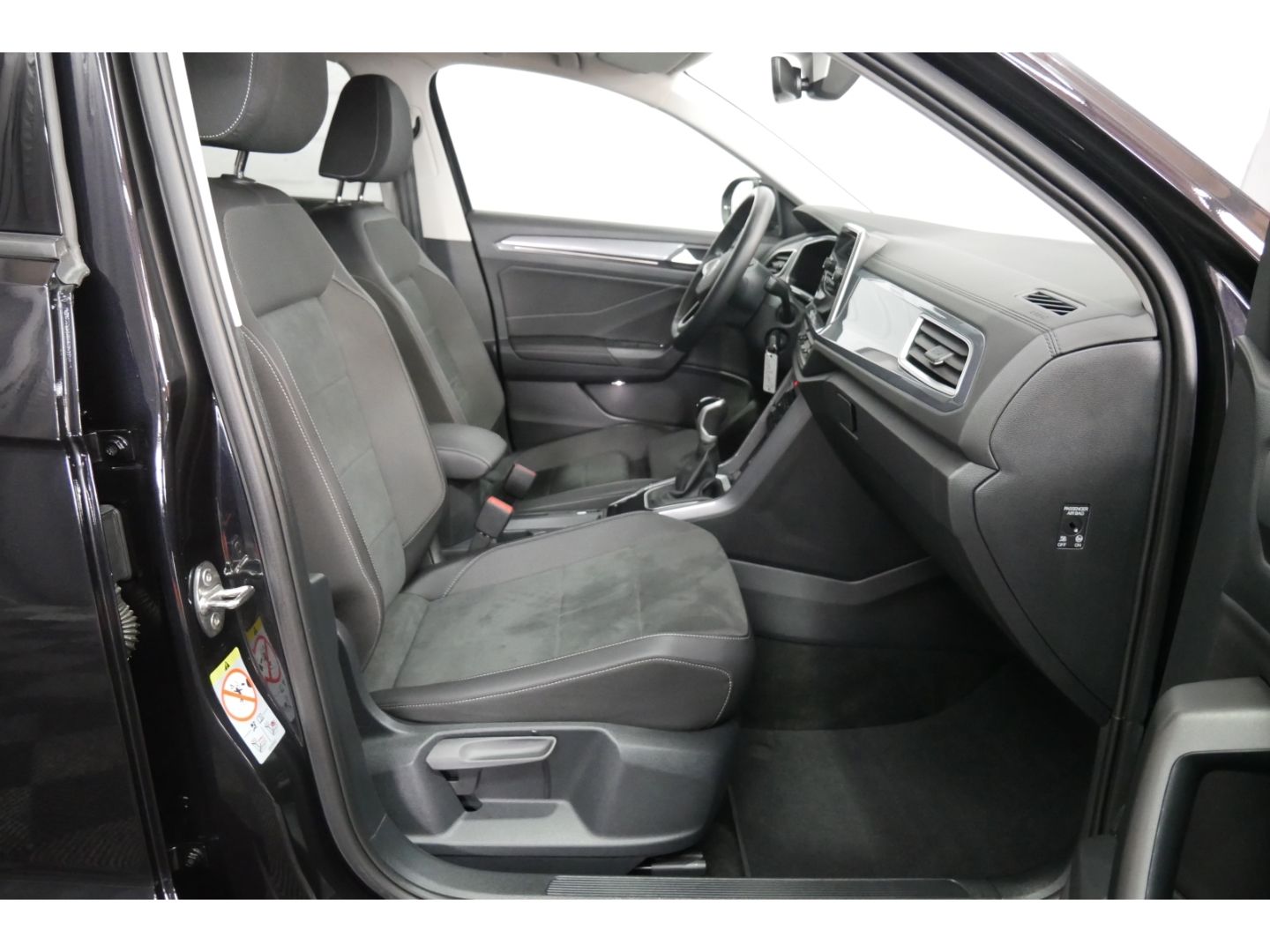 Volkswagen T-Roc Style 1.5 TSI - Samsaru's Car Outlet