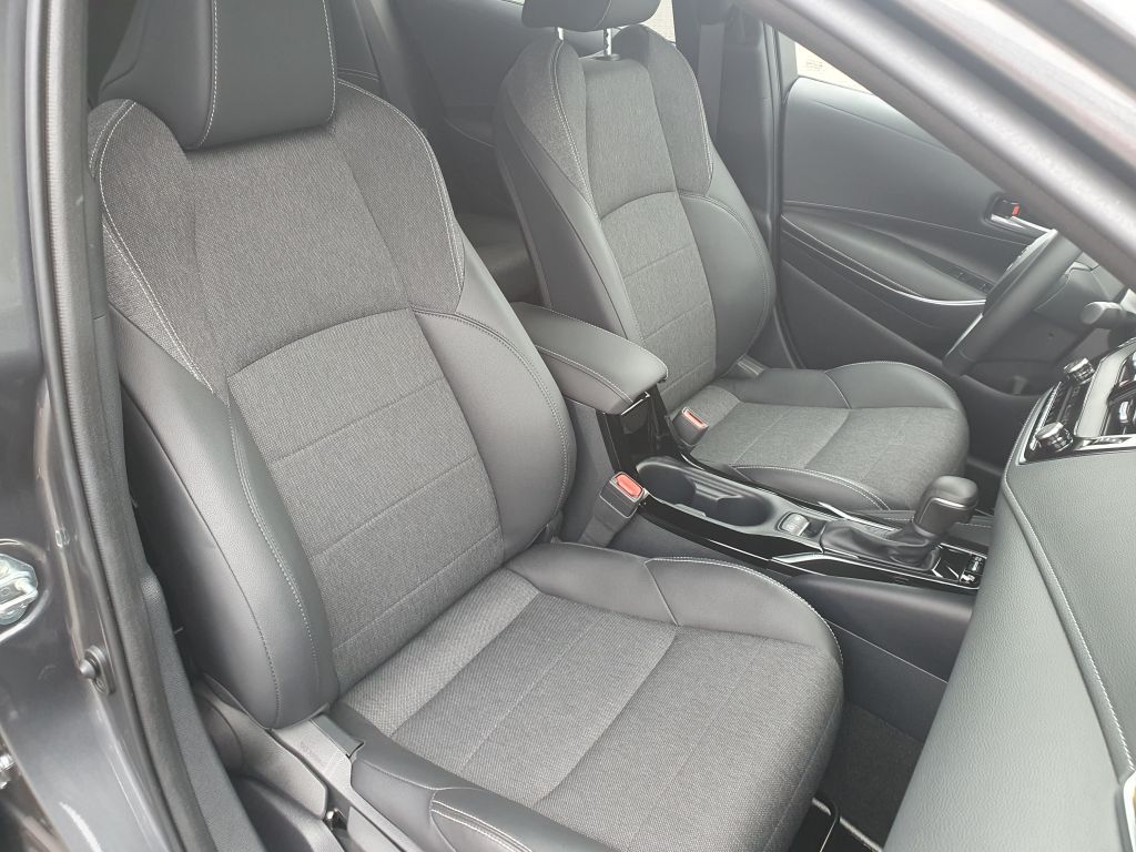 Toyota Corolla 1.8 Hybrid Touring Sports Team D + LED