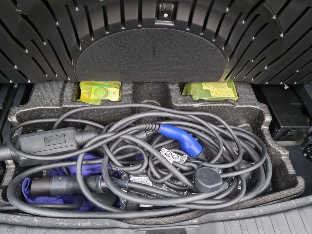 Toyota RAV 4 Plug-in Hybrid - Samsaru's Car Outlet