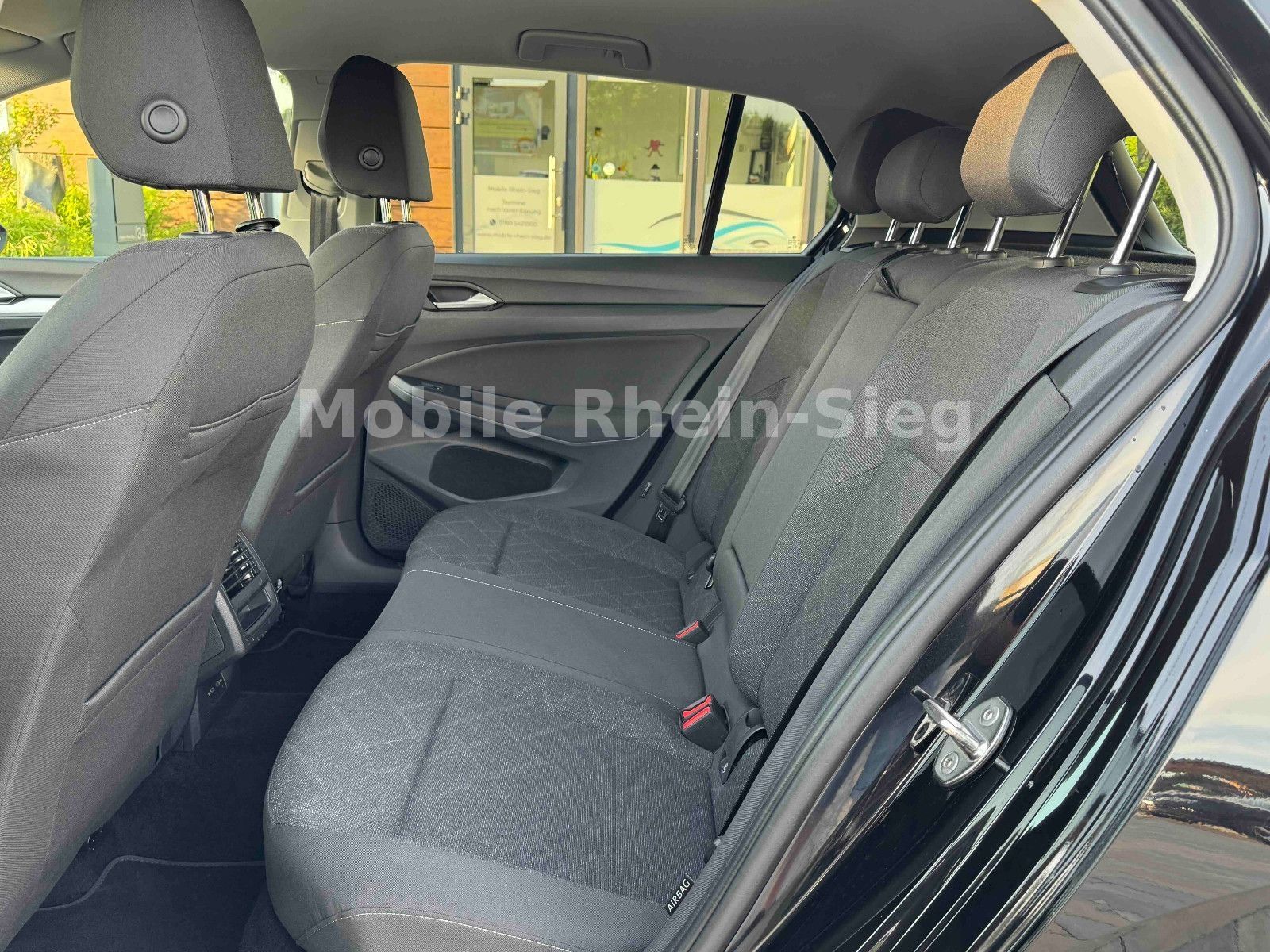 Volkswagen Golf 8 2.0 TDI Life - Samsaru's Car Outlet