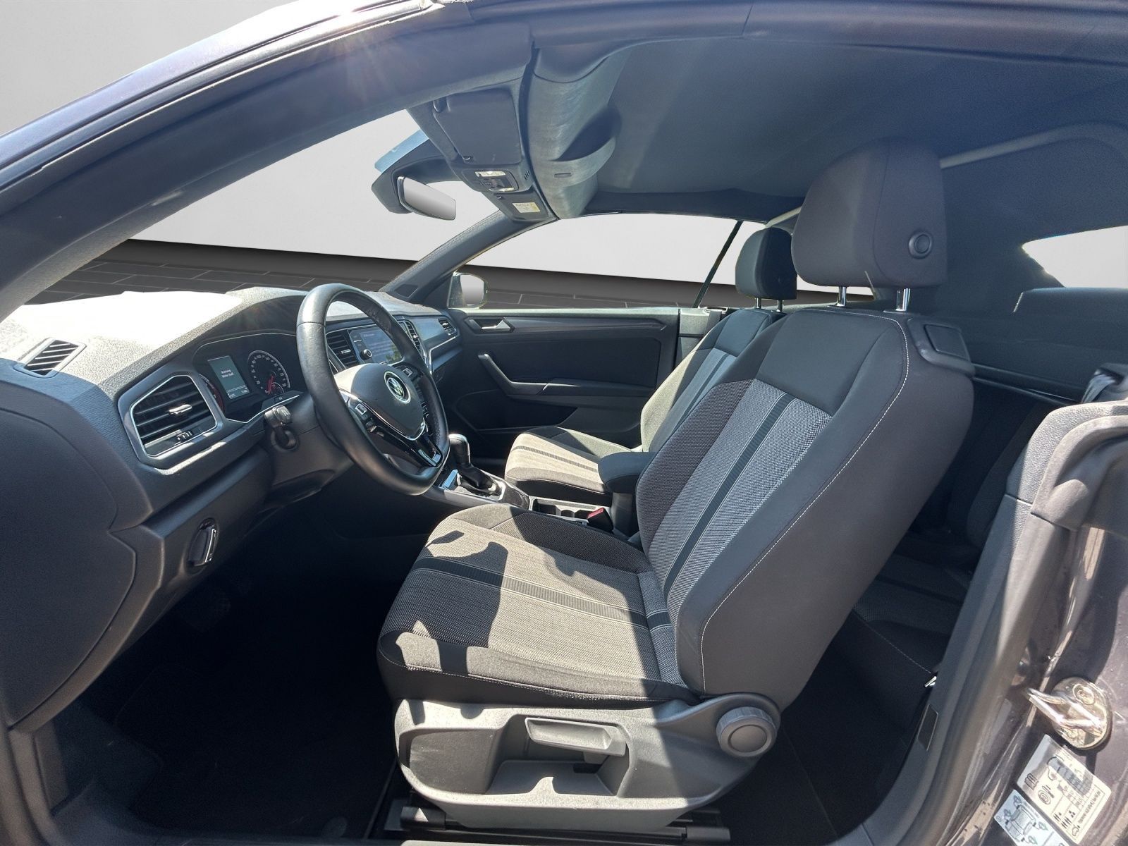 Volkswagen T-Roc 1.5 TSI Style DSG - Samsaru's Car Outlet