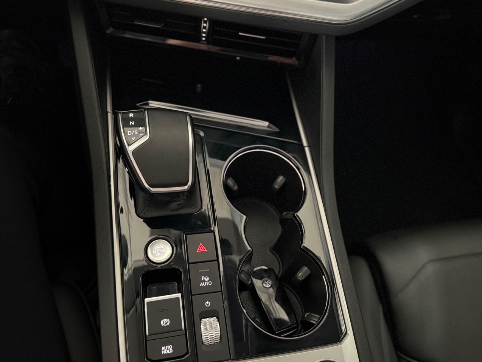 Volkswagen Touareg R-Line 4Motion - Samsaru's Car Outlet
