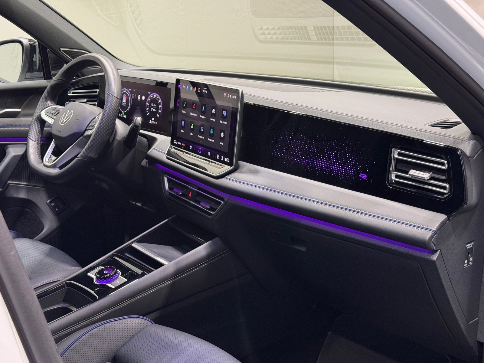 Volkswagen Tiguan R-Line 1.5 TSI eHybrid | MATRIX NAVI PANO