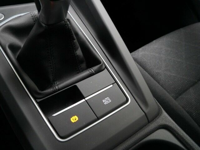 Volkswagen Golf VIII Life 2.0 TDi - Samsaru's Car Outlet