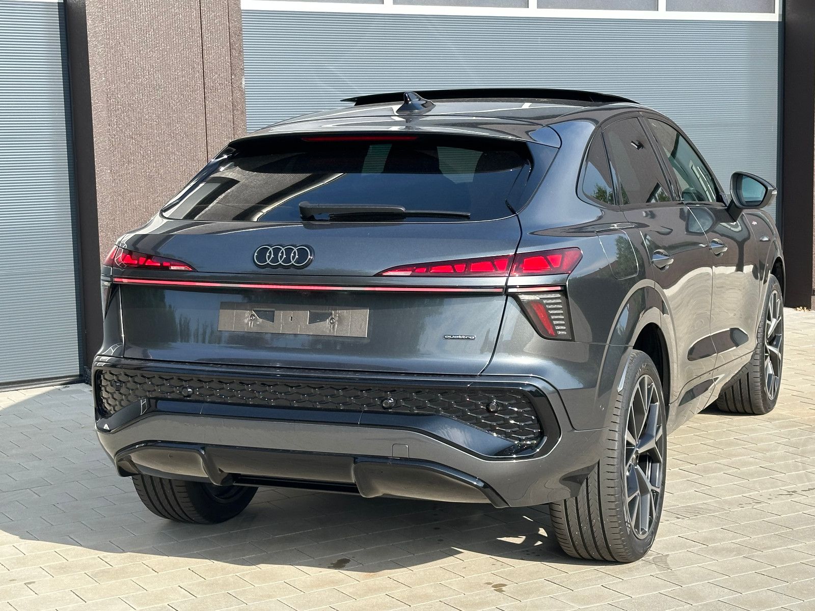 Audi Q3 Sportback TFSI quattro S line PANO LEDER AHK