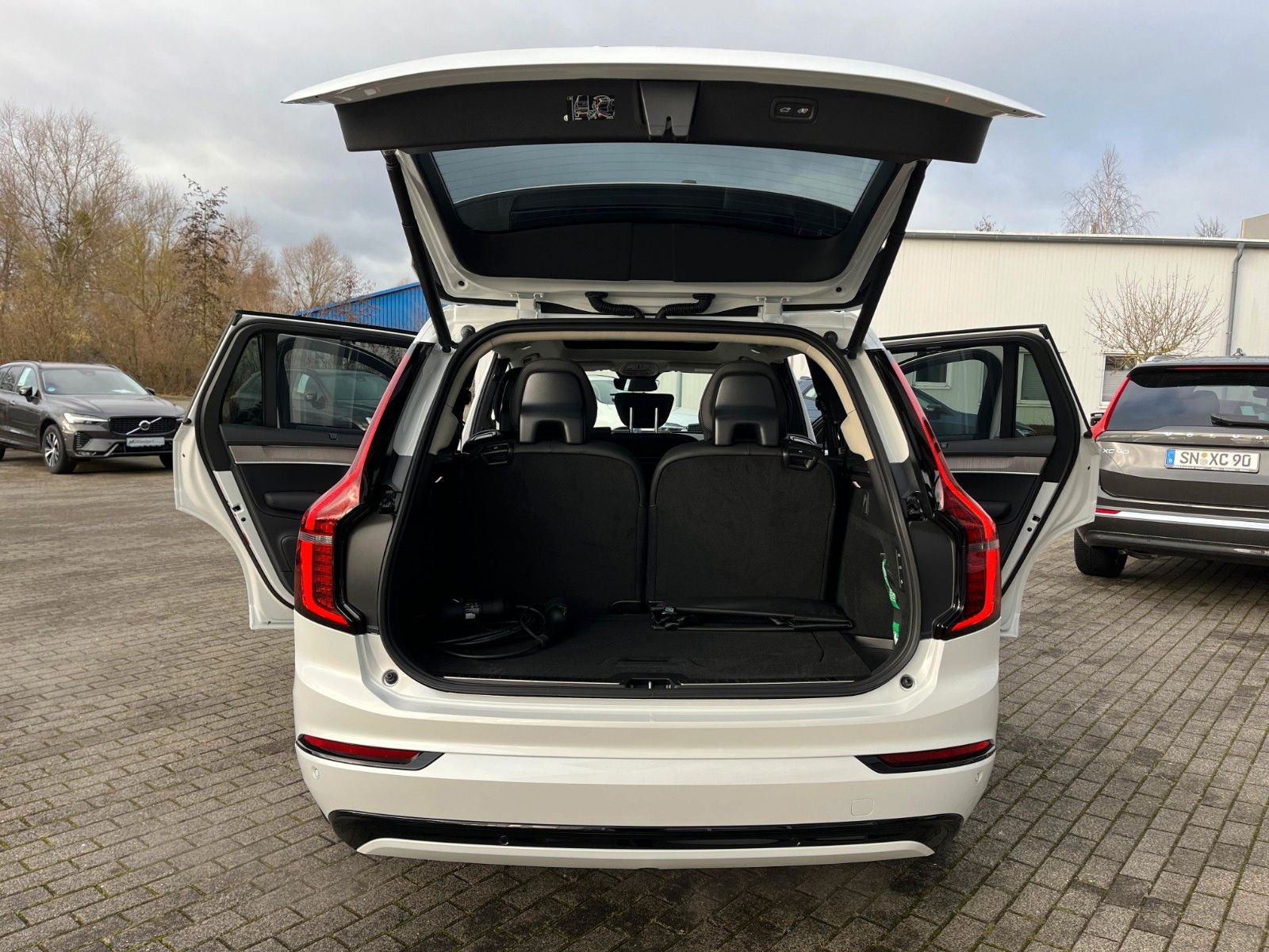 Volvo XC90 T8 AWD Geartr. ULTRA DARK - sofort lief. -