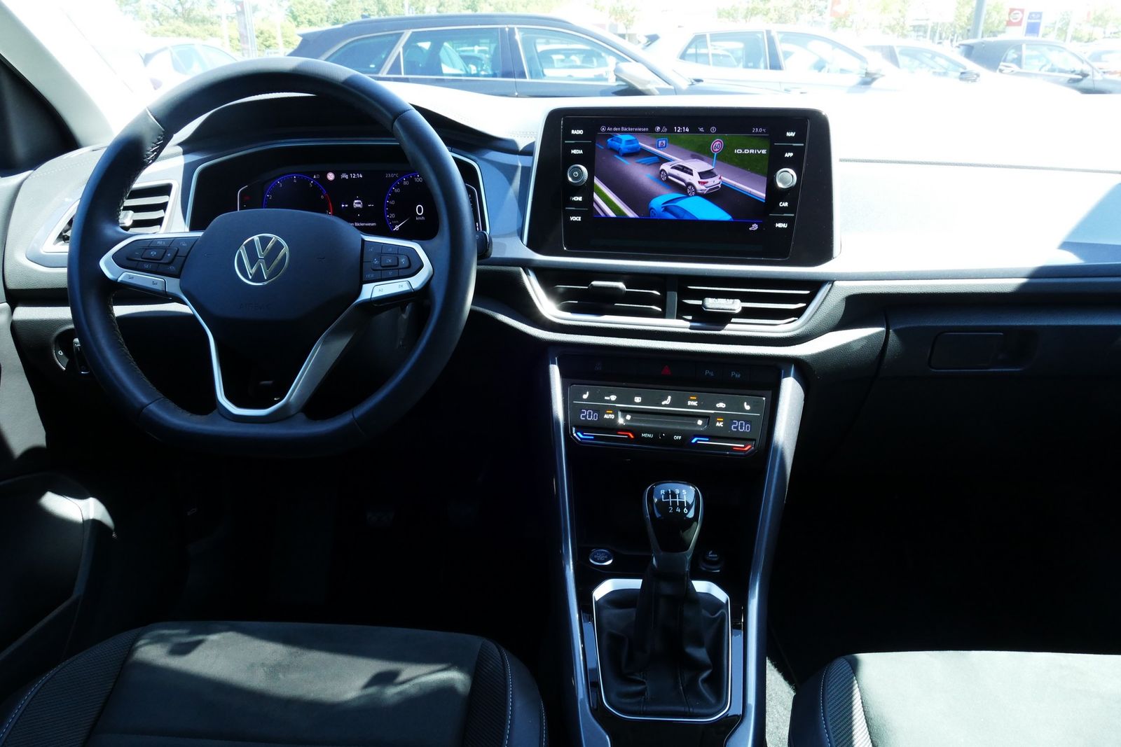 Volkswagen T-Roc 1.5 TSI Style - Samsaru's Car Outlet