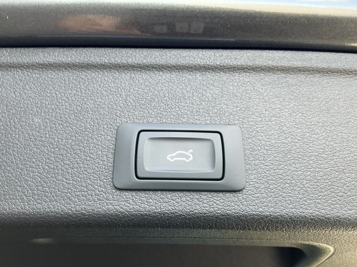 Audi A4 Avant 40 TFSI S-LINE - Samsaru's Car Outlet