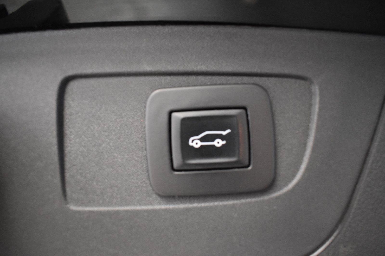 Opel Insignia B Sports Tourer Business - Samsaru's Car Outlet
