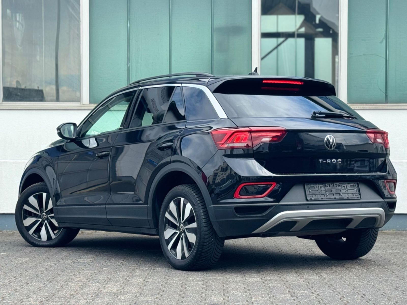 Volkswagen T-Roc Move - Samsaru's Car Outlet