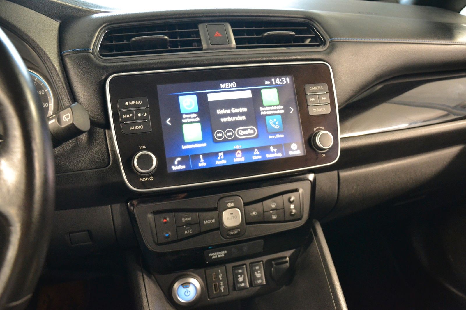 Nissan Leaf N-Connecta 40kW/h - Samsaru's Car Outlet