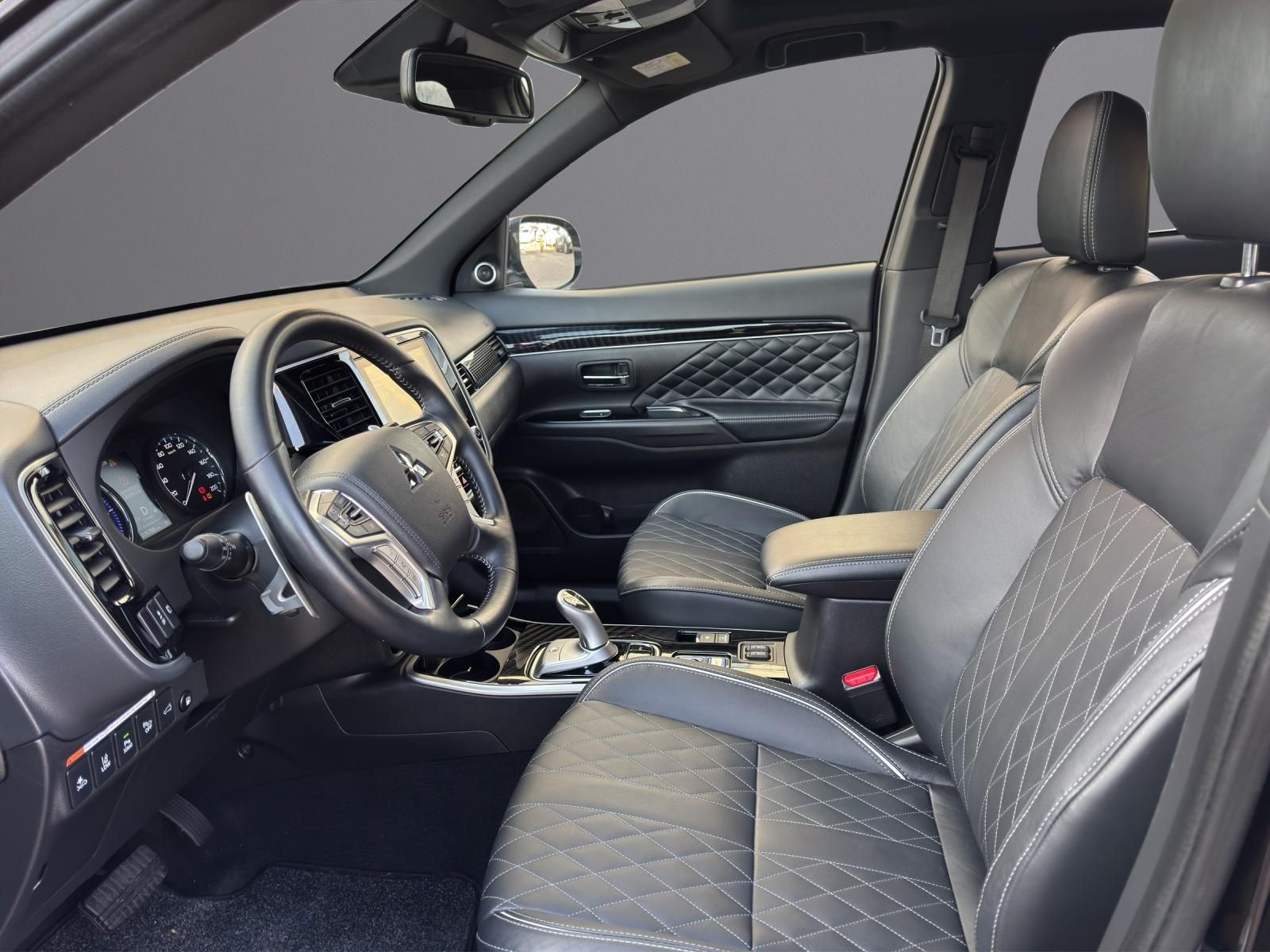 Mitsubishi Outlander 2.4 4WD Plug-In Hybrid Top *Navi*