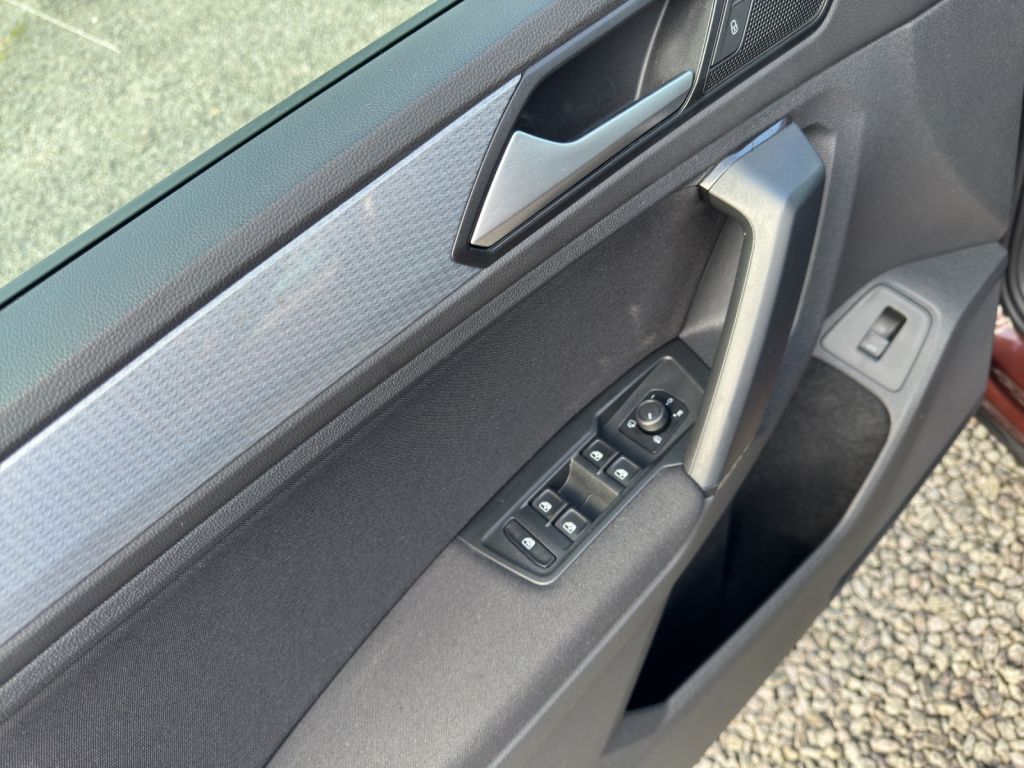 Volkswagen Tiguan 2.0 TDI DSG Life - Samsaru's Car Outlet