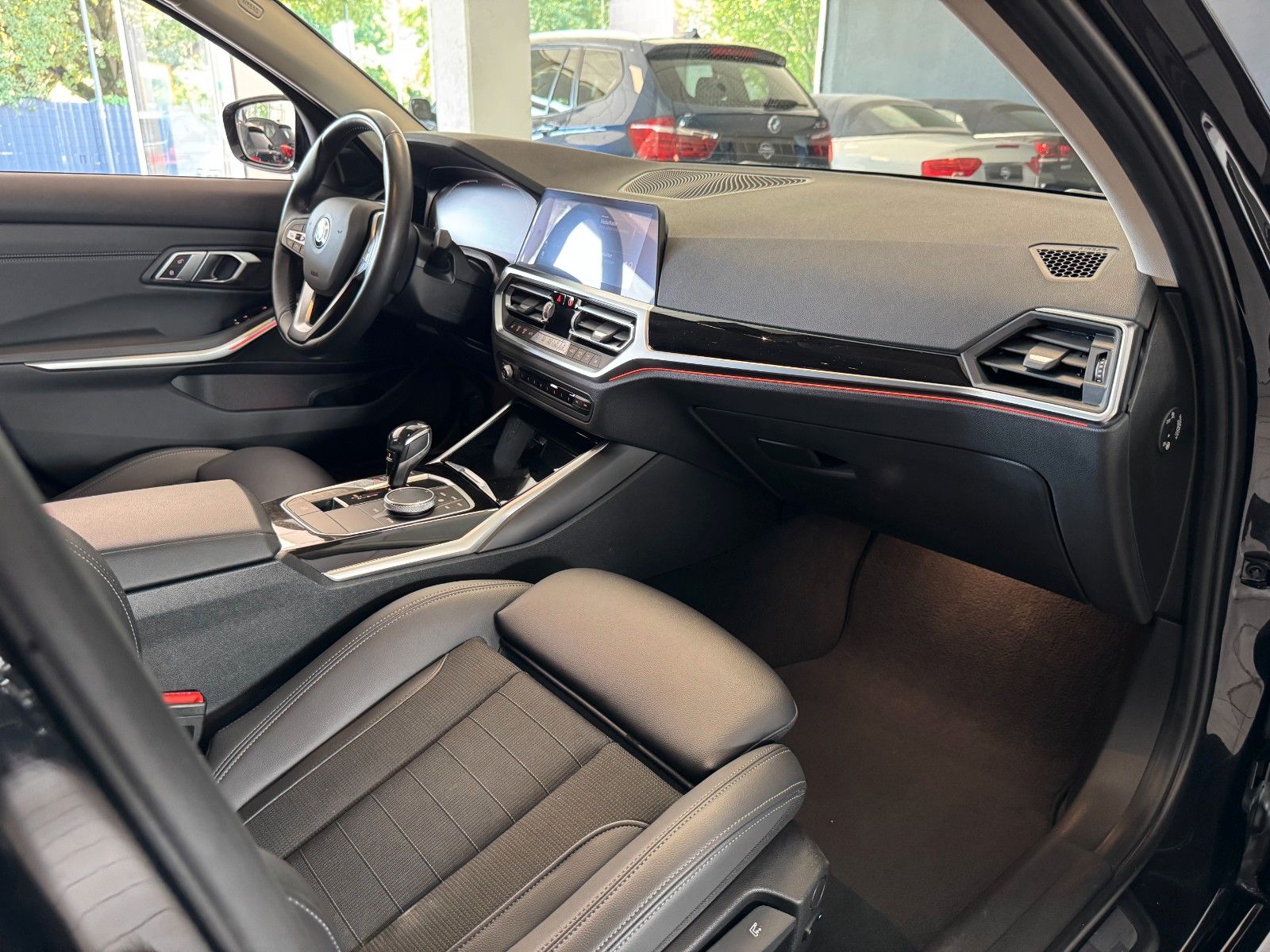 BMW 320i M Sport - Samsaru's Car Outlet