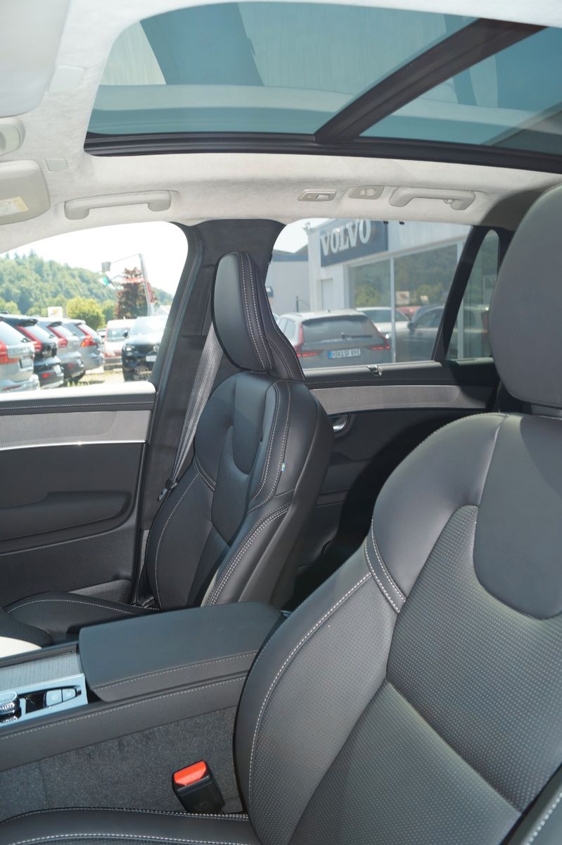 Volvo XC90 T8 AWD PlugIn Hybrid Ultra Dark 7-Sitze Aut