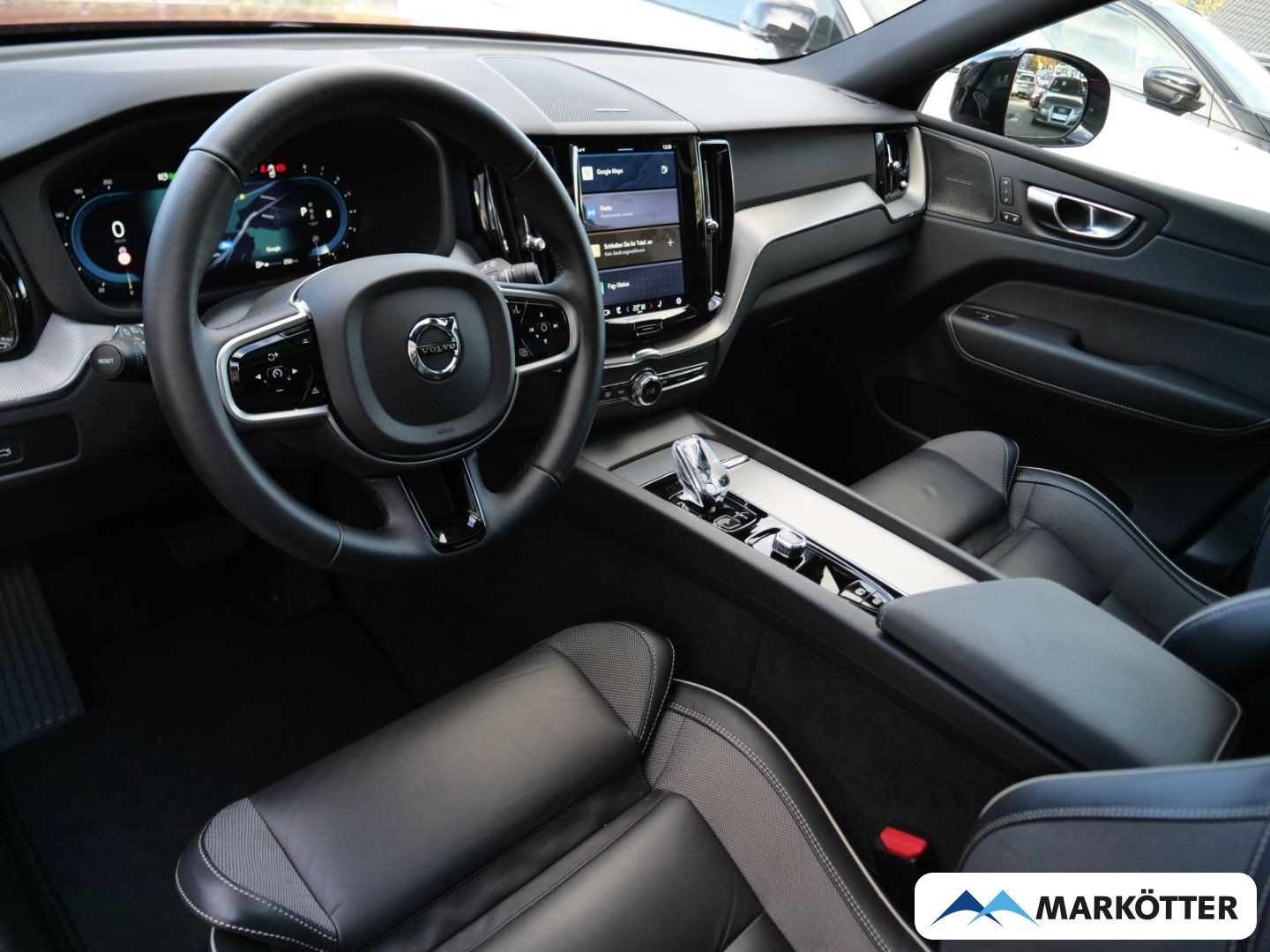 Volvo XC60 B5 AWD Plus Dark AHK/PANO/BLIS/360CAM/