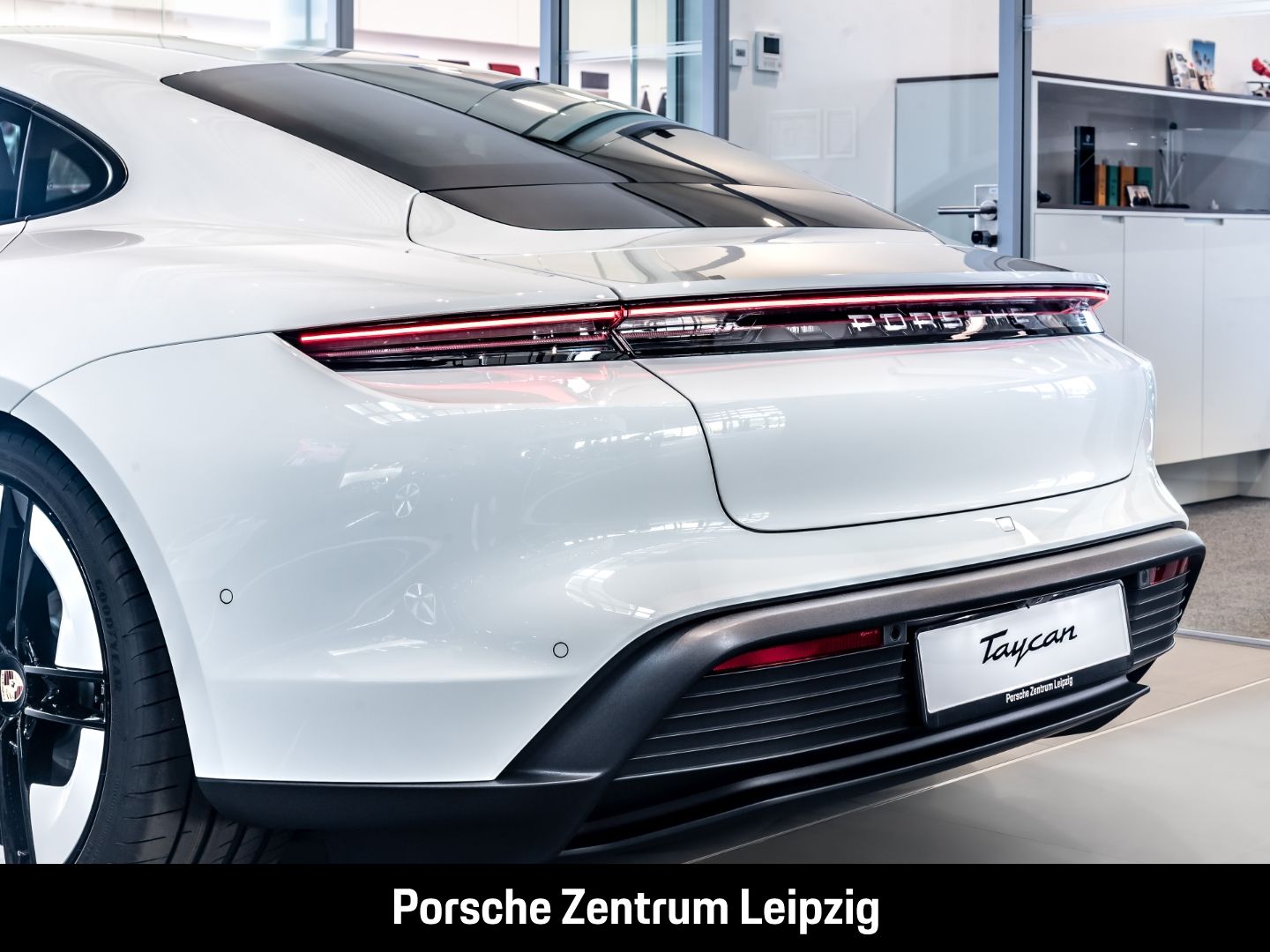 Porsche Taycan 4 SportDesign HD-Matrix ACC Pepita 21Zoll