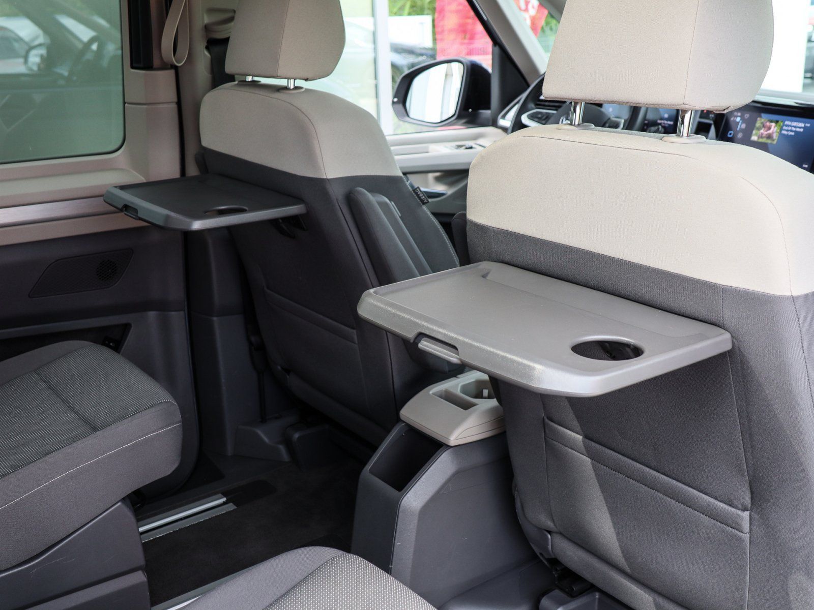 Volkswagen T7 Multivan 1.5 TSI DSG Life - Samsaru's Car Outlet