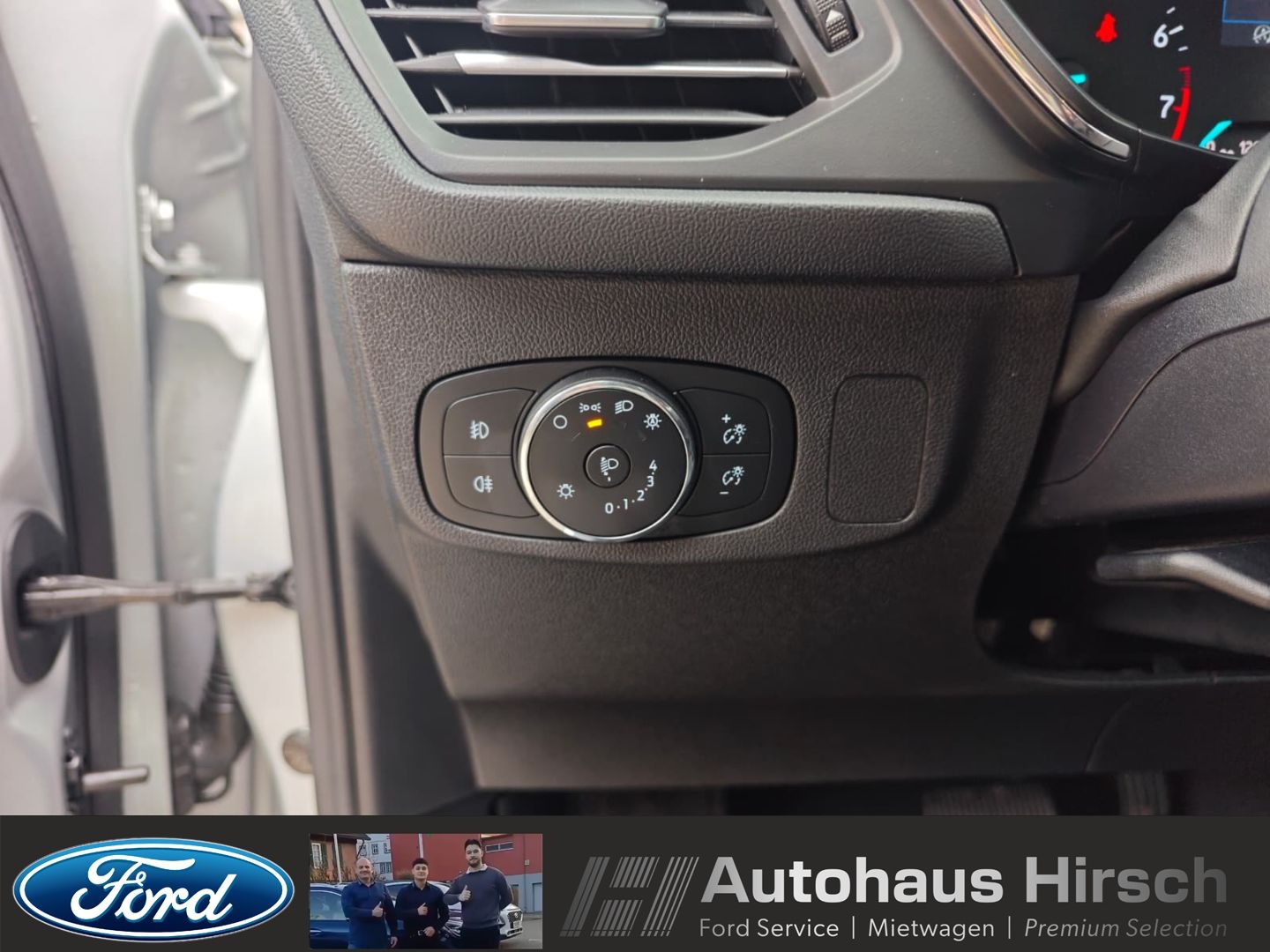 Ford Focus Turnier Active Navi LED ACC Apple CarPlay